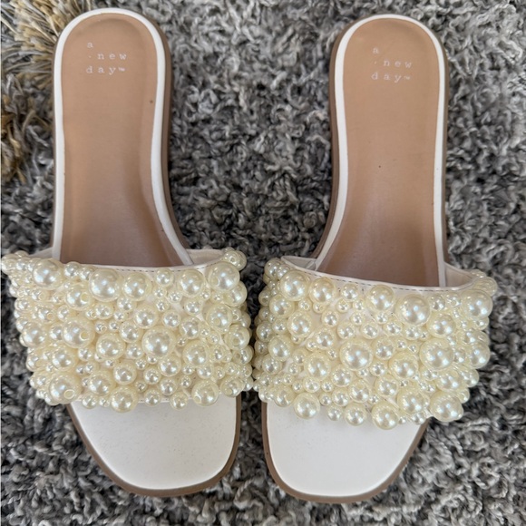 a new day Shoes - Pearl open toe slides. White 🤍 flip flops with pearls on upper - size 8 New Day